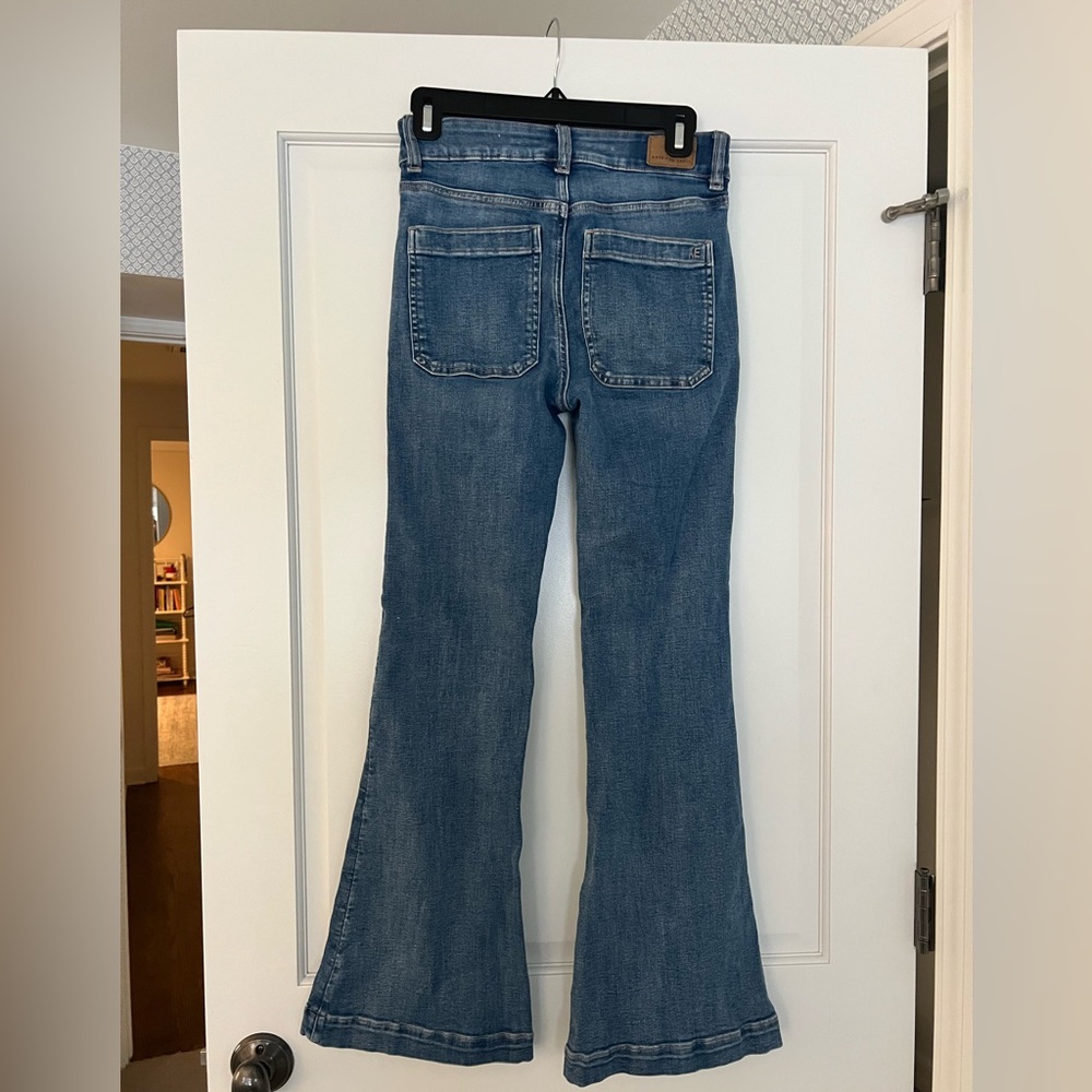 American Eagle Blue Super High Ride Flared 70s Women Jeans with Stretch, Size 0 - Picture 2 of 3